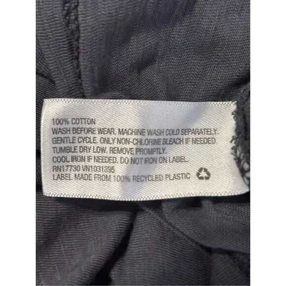 ❤️Universal Thread V-Neck Tee - Picture 4 of 4